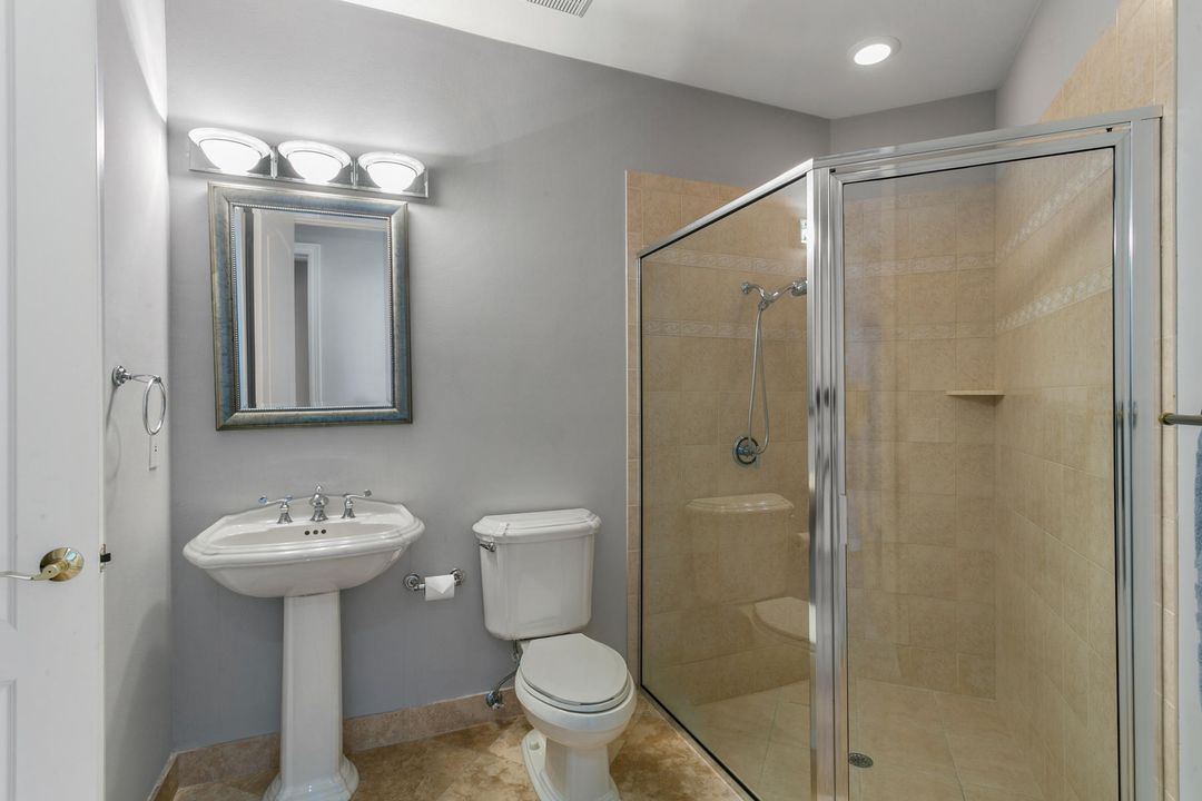 最近售出: $595,000 (5 贝兹, 5 浴室, 3806 平方英尺)
