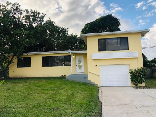 Recently Sold: $241,900 (3 beds, 2 baths, 1169 Square Feet)