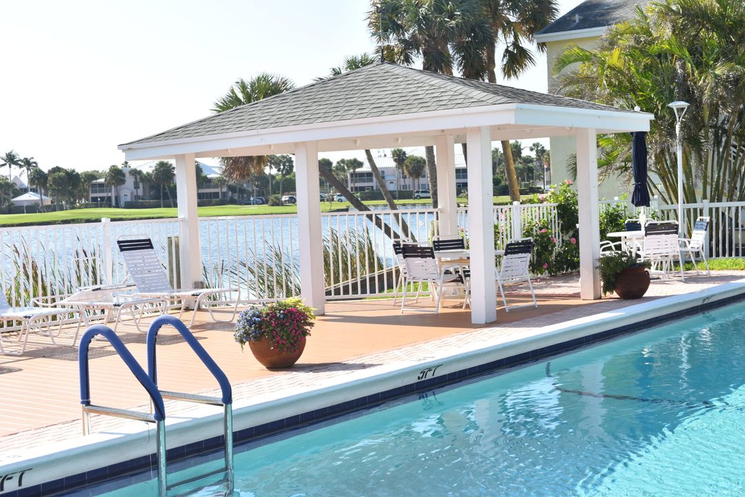 最近售出: $255,000 (2 贝兹, 2 浴室, 873 平方英尺)