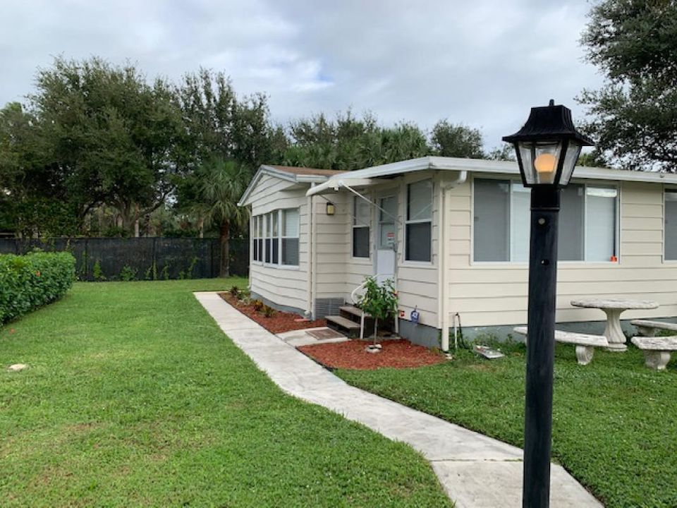 Vendido Recientemente: $77,500 (3 camas, 2 baños, 1300 Pies cuadrados)