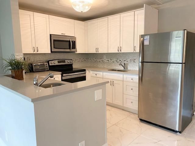 Недавно продано: $89,900 (1 спален, 1 ванн, 738 Квадратных фут)