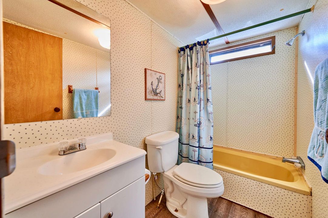 最近售出: $95,000 (3 贝兹, 2 浴室, 1104 平方英尺)