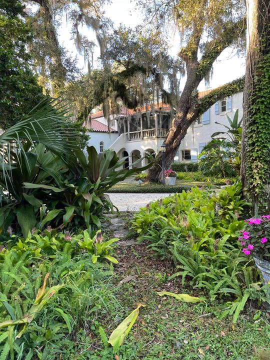 Recently Sold: $2,495,000 (5 beds, 6 baths, 6443 Square Feet)