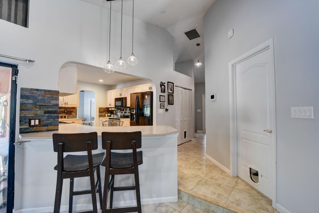 Recently Sold: $425,000 (3 beds, 2 baths, 1912 Square Feet)