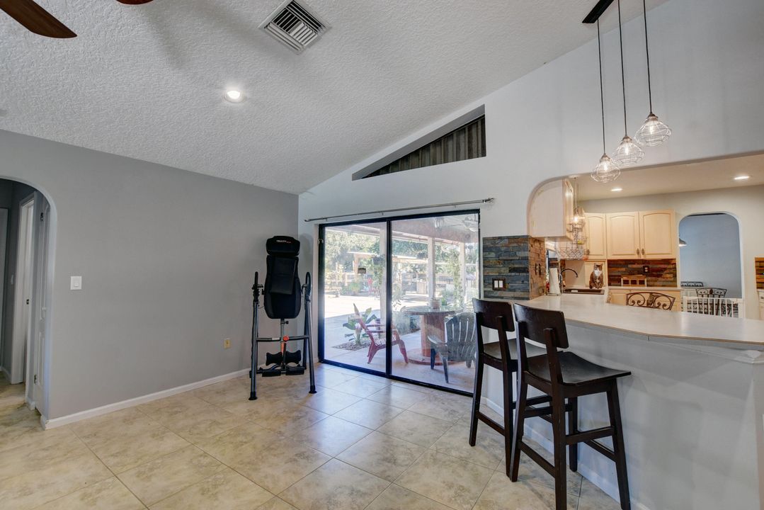 Recently Sold: $425,000 (3 beds, 2 baths, 1912 Square Feet)