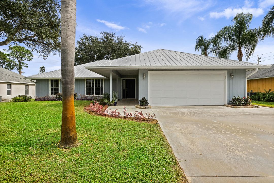 最近售出: $285,000 (3 贝兹, 2 浴室, 2212 平方英尺)