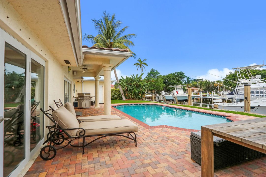 Recently Sold: $1,060,000 (3 beds, 3 baths, 2427 Square Feet)