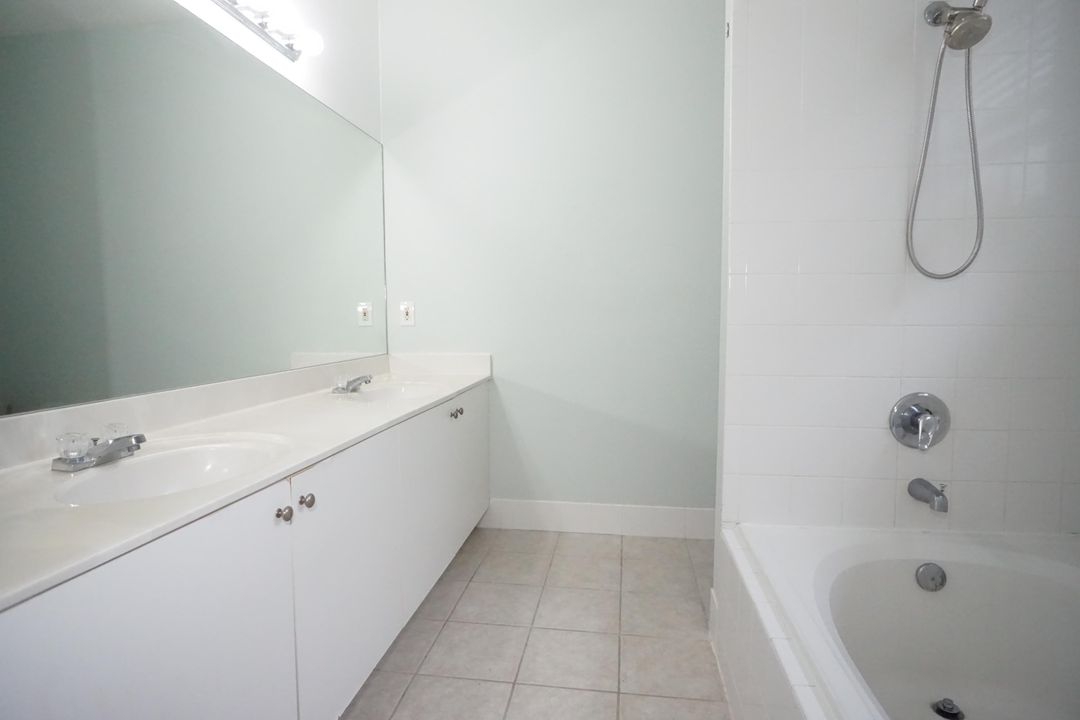 Недавно арендовано: $1,950 (2 спален, 2 ванн, 1101 Квадратных фут)