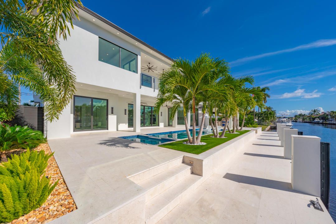 Recently Sold: $3,675,000 (4 beds, 5 baths, 4600 Square Feet)