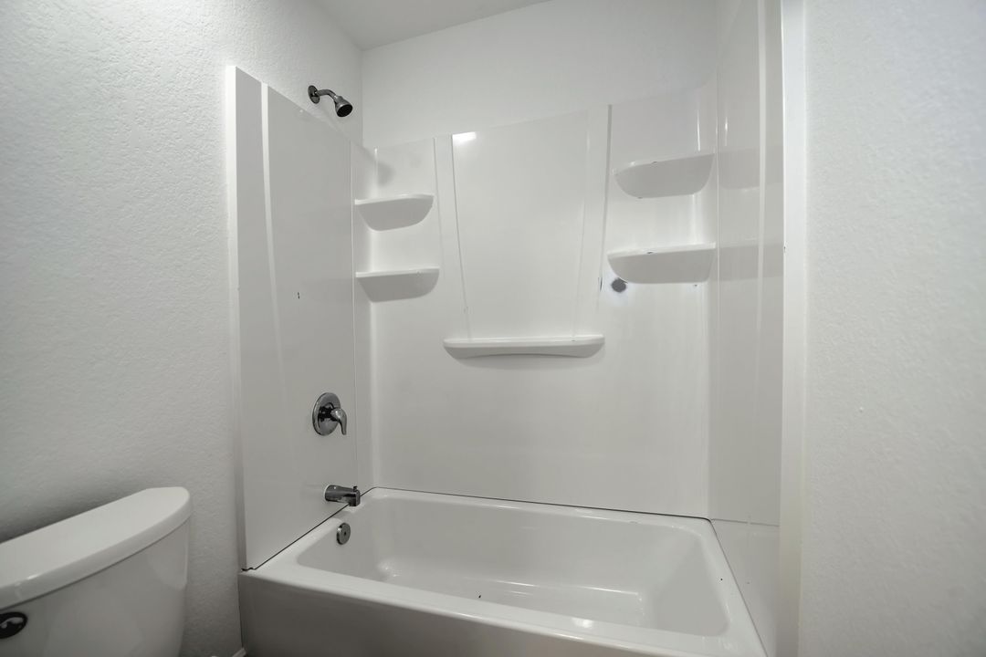最近售出: $164,900 (2 贝兹, 2 浴室, 1153 平方英尺)