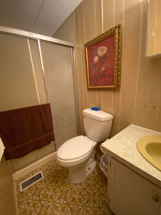 最近售出: $15,000 (2 贝兹, 2 浴室, 800 平方英尺)