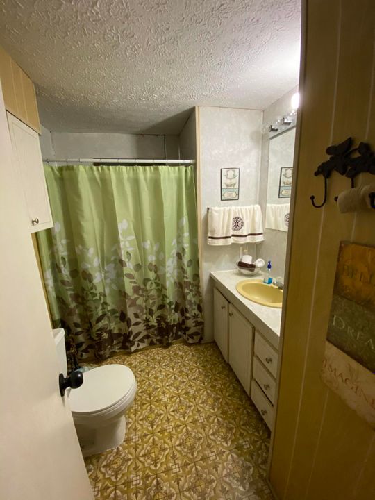 最近售出: $15,000 (2 贝兹, 2 浴室, 800 平方英尺)