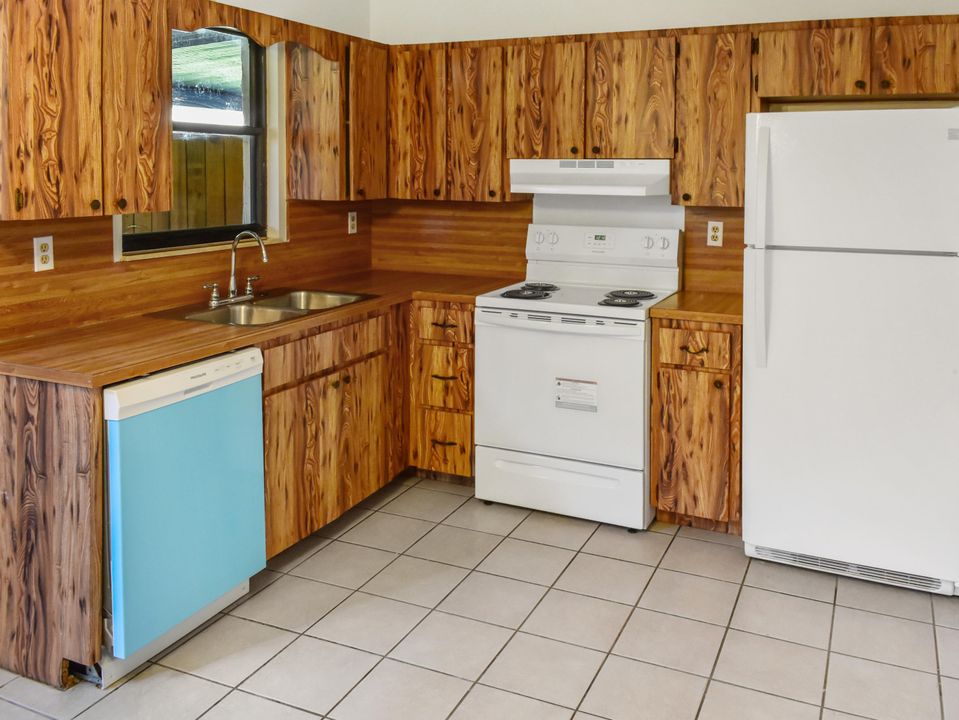 Recently Rented: $825 (2 beds, 1 baths, 960 Square Feet)