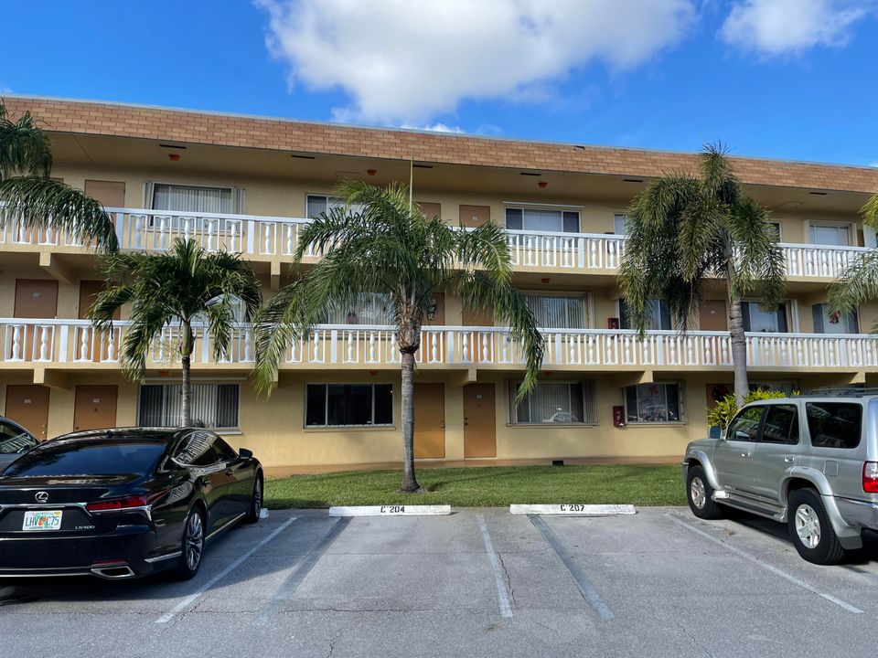 Recently Sold: $1,050 (1 beds, 1 baths, 642 Square Feet)