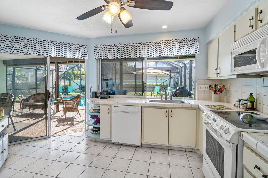 Recently Sold: $879,000 (3 beds, 2 baths, 1331 Square Feet)