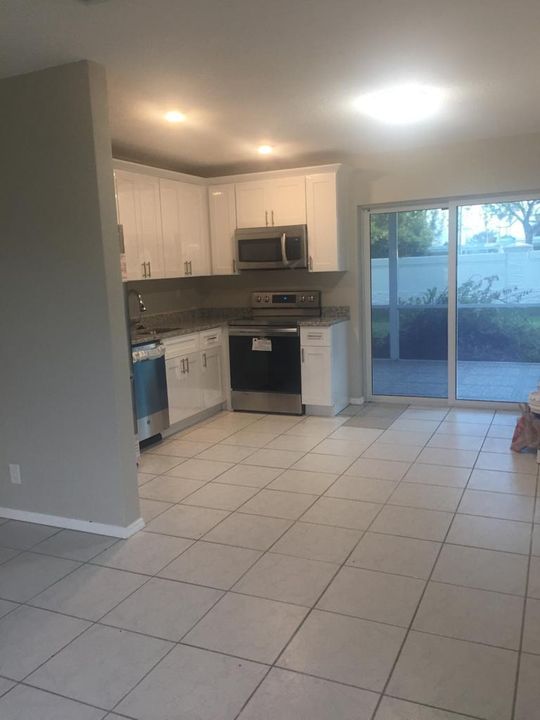 Recently Rented: $1,700 (2 beds, 1 baths, 864 Square Feet)