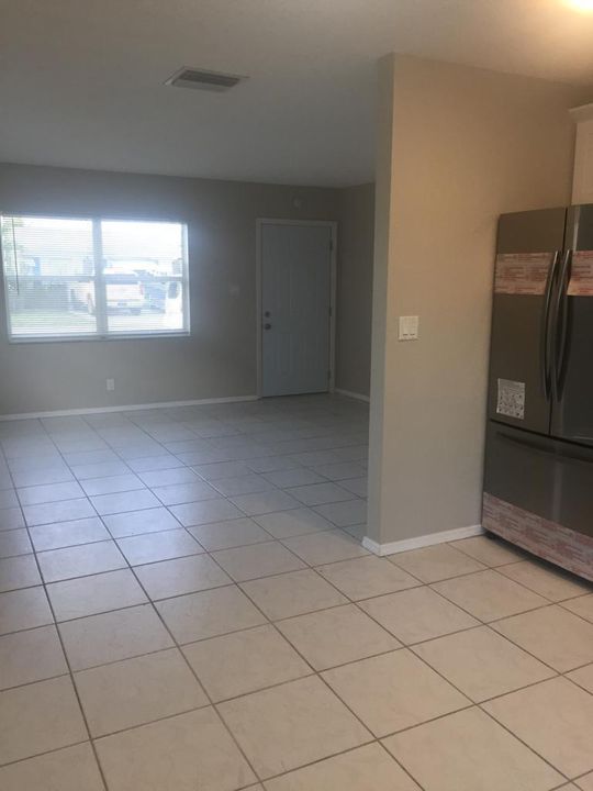 Recently Rented: $1,700 (2 beds, 1 baths, 864 Square Feet)