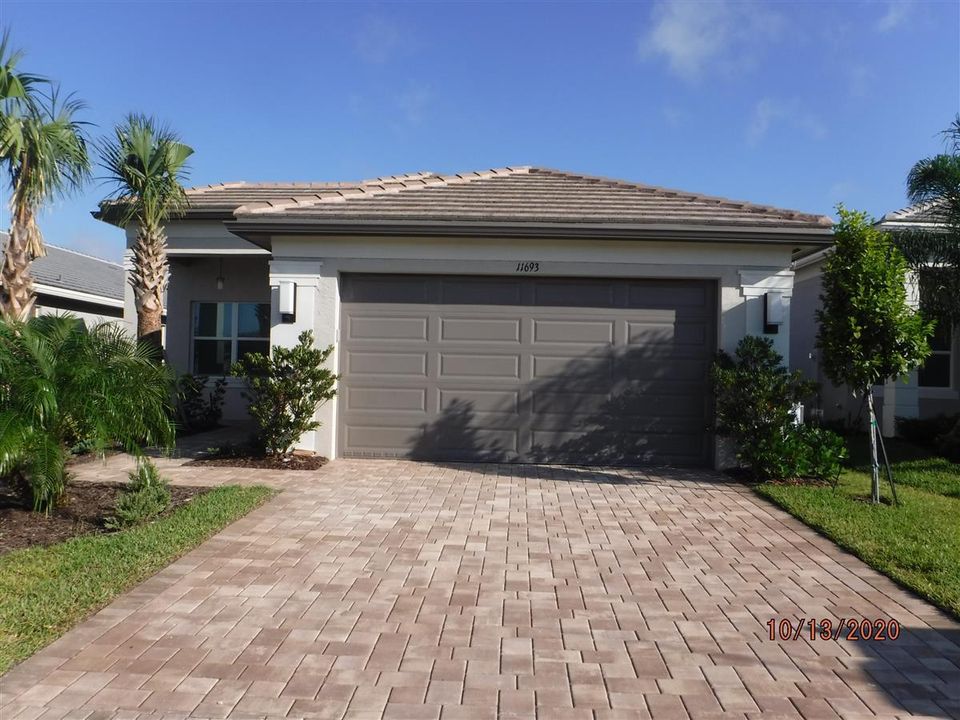 Recently Sold: $356,500 (3 beds, 2 baths, 2064 Square Feet)
