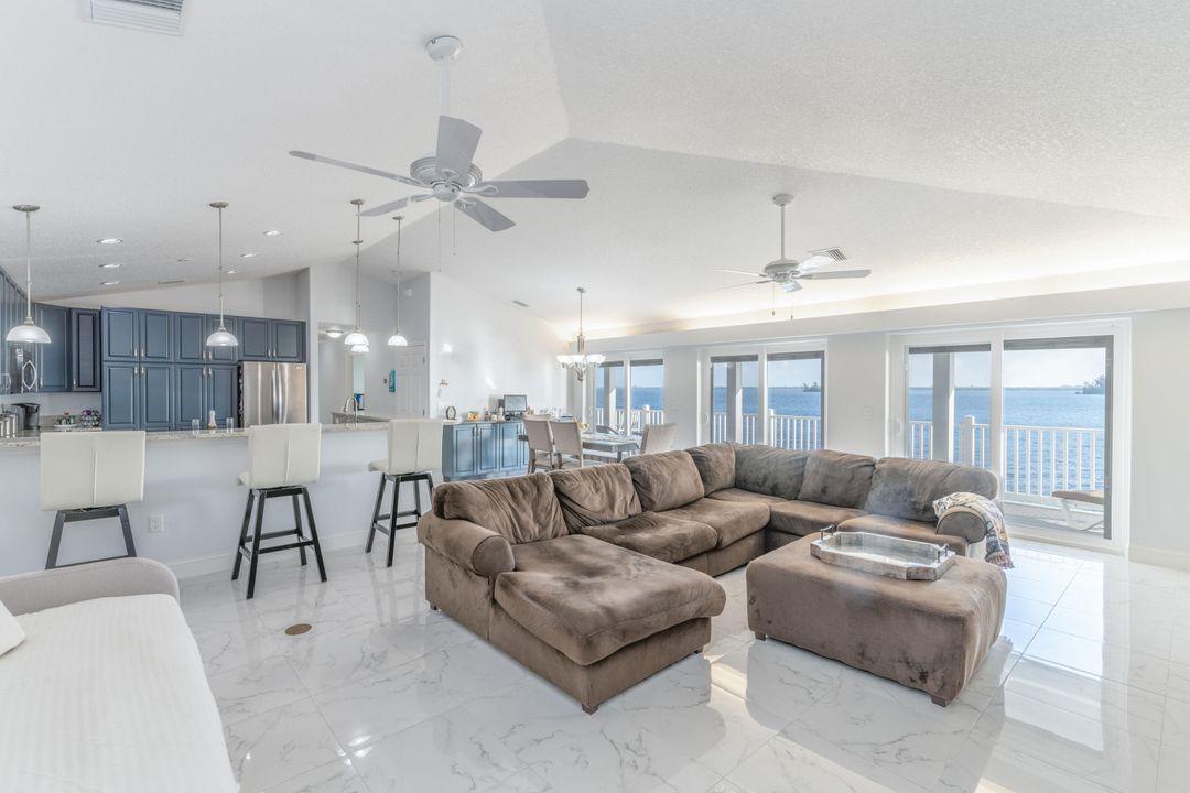Recently Sold: $695,000 (2 beds, 2 baths, 2526 Square Feet)