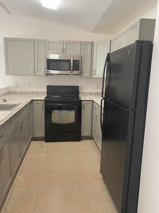 Recently Rented: $1,250 (2 beds, 1 baths, 940 Square Feet)