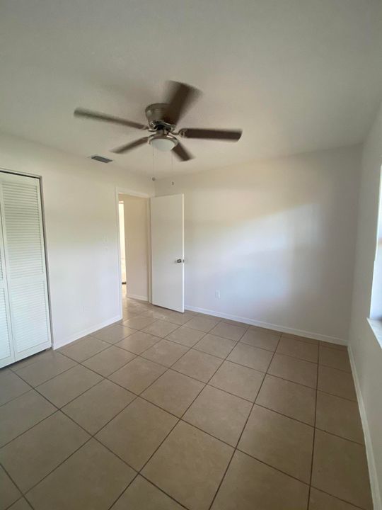 Recently Rented: $1,250 (2 beds, 1 baths, 940 Square Feet)