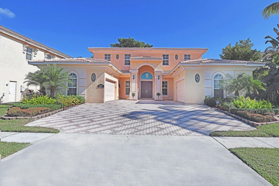 Recently Sold: $1,600,000 (5 beds, 4 baths, 4188 Square Feet)