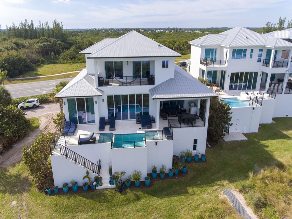 Recently Sold: $3,395,000 (4 beds, 6 baths, 3873 Square Feet)