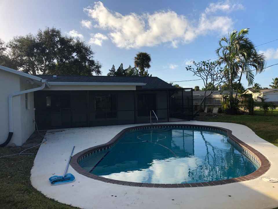 Recently Sold: $520,000 (4 beds, 2 baths, 1955 Square Feet)
