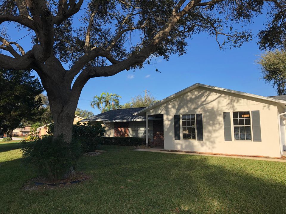 Recently Sold: $520,000 (4 beds, 2 baths, 1955 Square Feet)