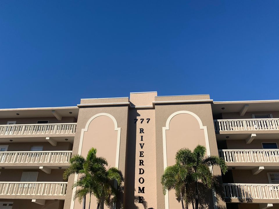 Recently Sold: $290,000 (2 beds, 2 baths, 1190 Square Feet)