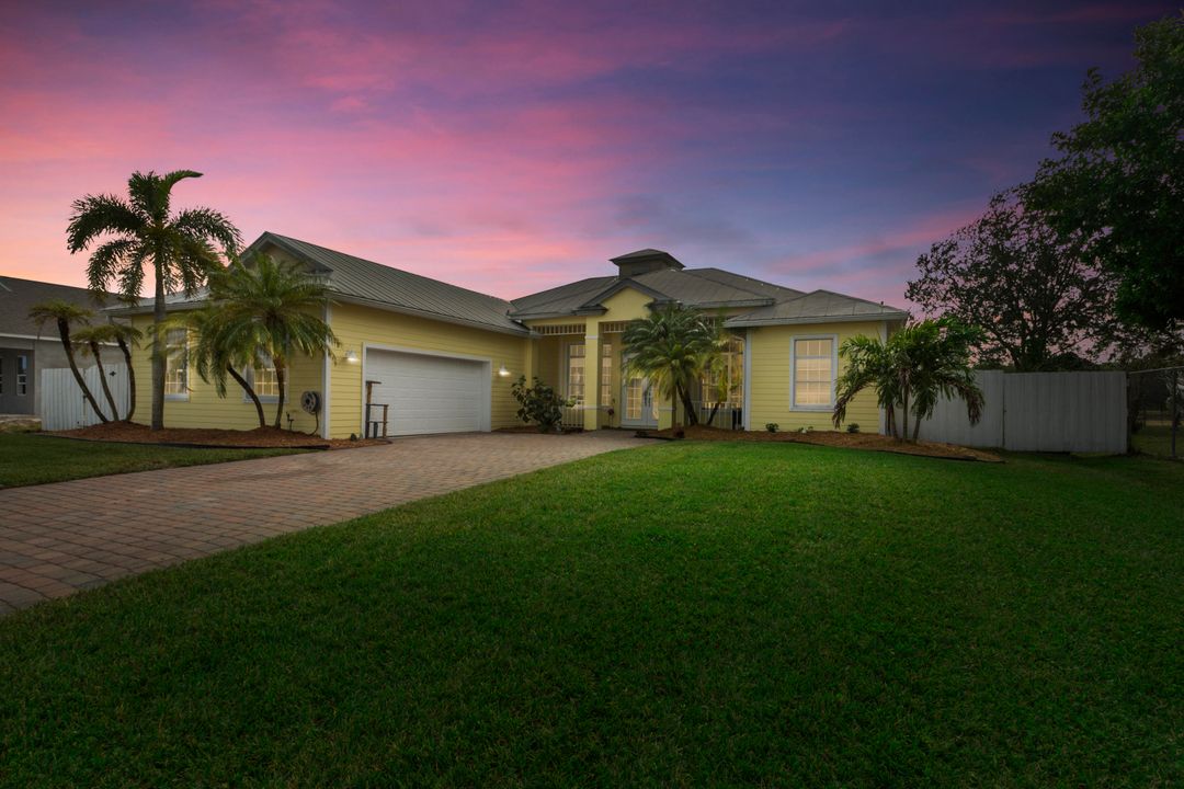 Vendido Recientemente: $429,000 (3 camas, 2 baños, 2176 Pies cuadrados)