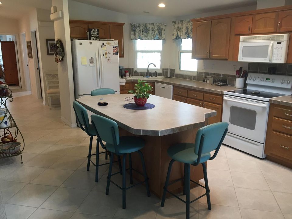 Recently Sold: $112,000 (2 beds, 2 baths, 1562 Square Feet)