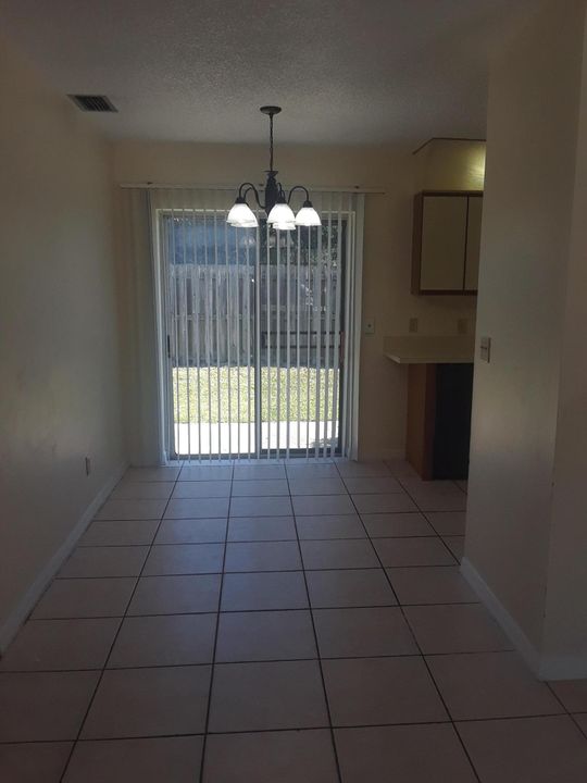 Recently Rented: $900 (2 beds, 1 baths, 900 Square Feet)