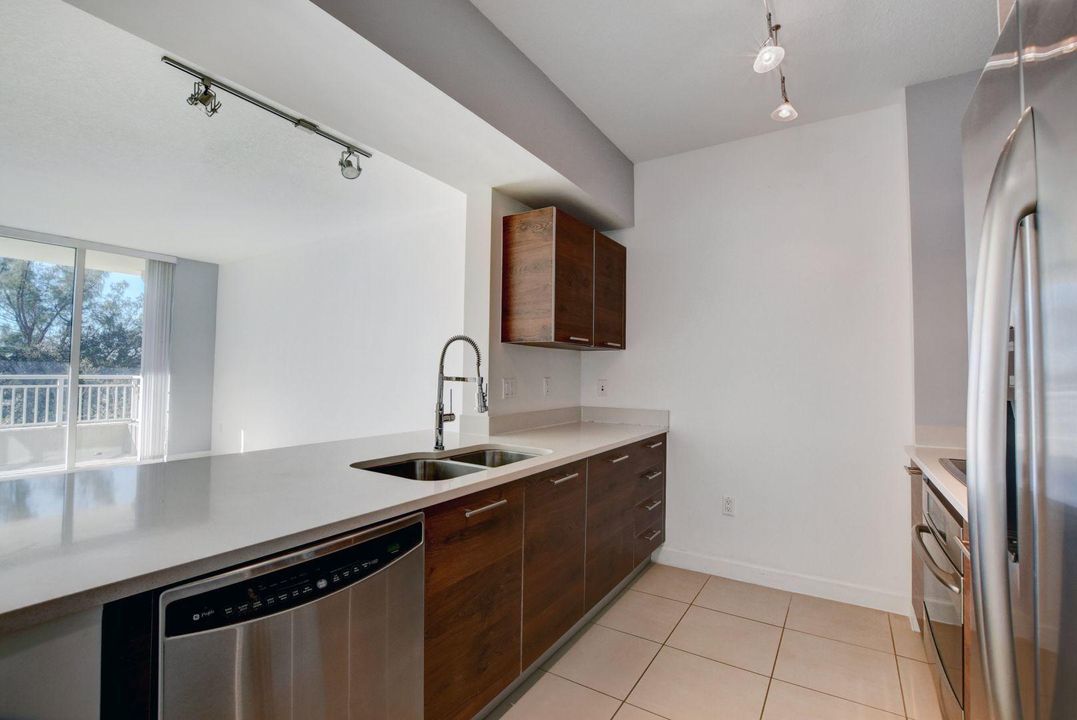 Recently Rented: $1,695 (1 beds, 1 baths, 690 Square Feet)
