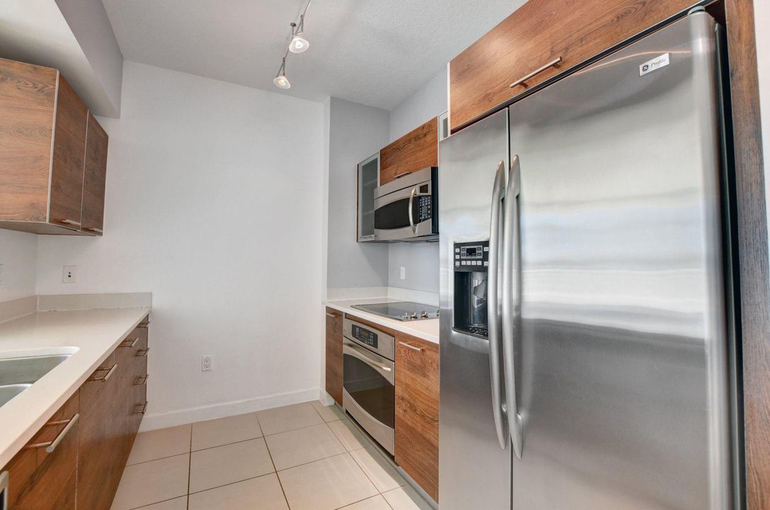 Recently Rented: $1,695 (1 beds, 1 baths, 690 Square Feet)