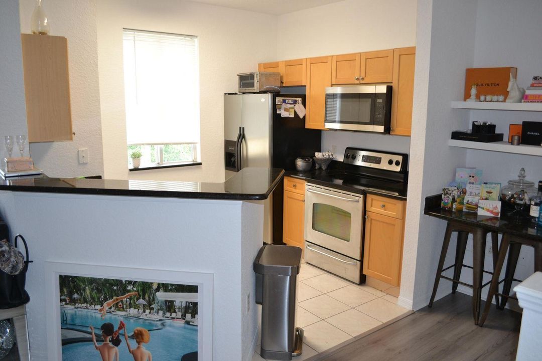 Recently Sold: $210,000 (1 beds, 1 baths, 846 Square Feet)