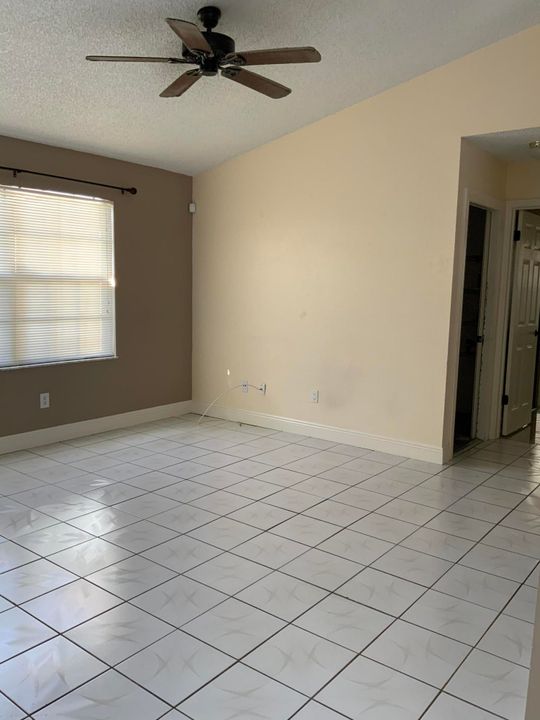 Recently Rented: $1,750 (3 beds, 2 baths, 1258 Square Feet)