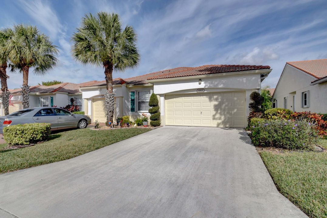 最近售出: $318,000 (2 贝兹, 2 浴室, 1578 平方英尺)