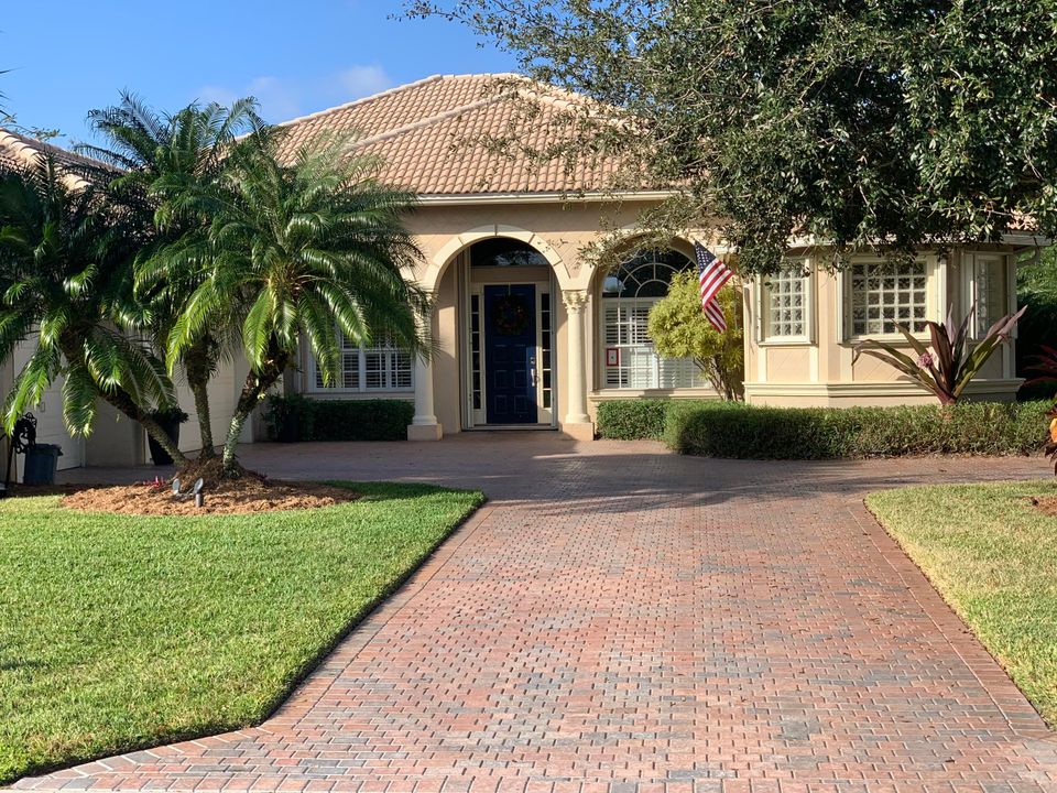 Recently Sold: $605,000 (4 beds, 3 baths, 2842 Square Feet)