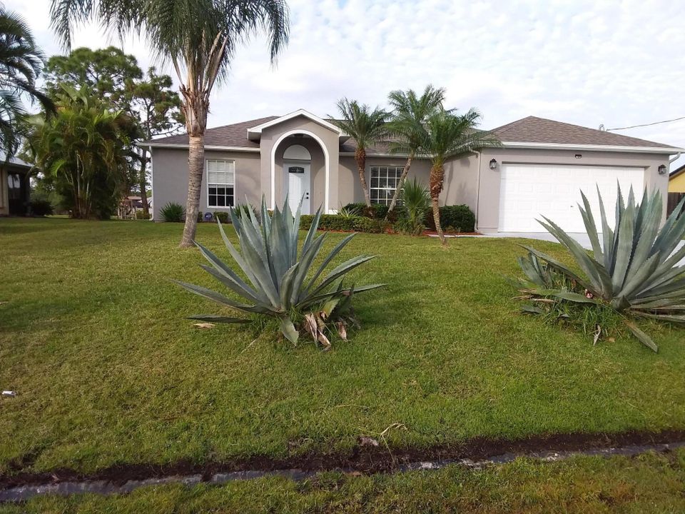 Recently Rented: $1,700 (3 beds, 2 baths, 1212 Square Feet)