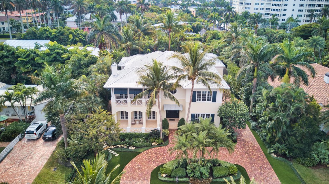 Vendido Recientemente: $5,899,000 (5 camas, 5 baños, 5901 Pies cuadrados)