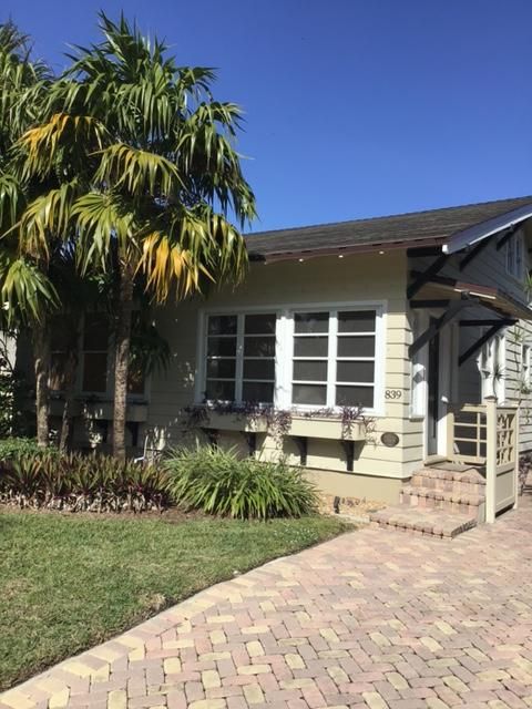 Recently Sold: $595,000 (3 beds, 2 baths, 1424 Square Feet)
