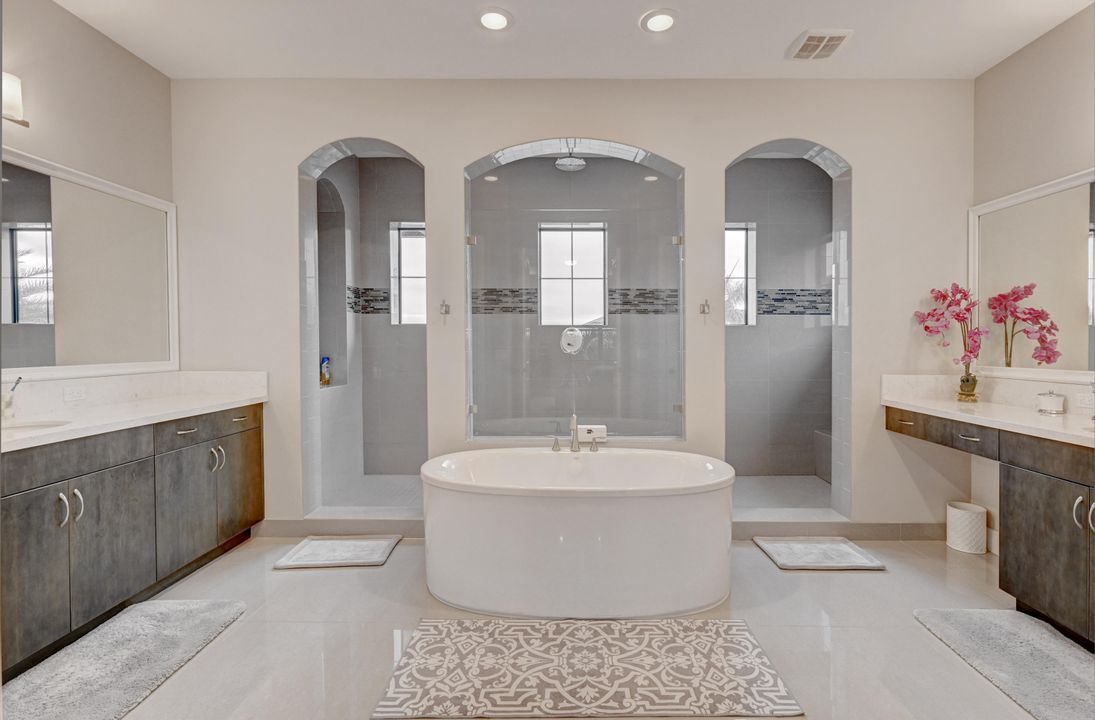 最近售出: $990,000 (5 贝兹, 5 浴室, 4383 平方英尺)