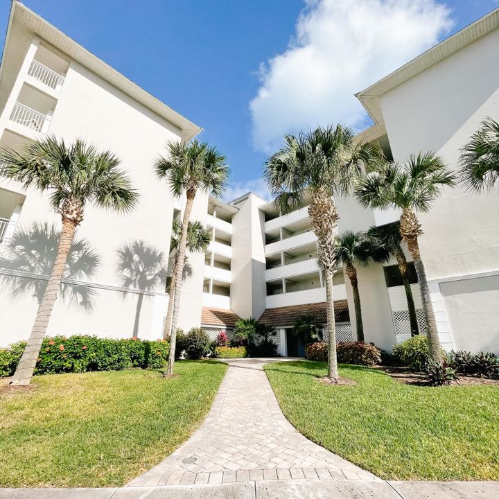 Recently Sold: $480,000 (2 beds, 2 baths, 900 Square Feet)