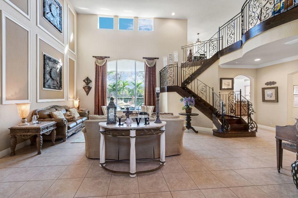 Recently Sold: $720,000 (5 beds, 4 baths, 4074 Square Feet)