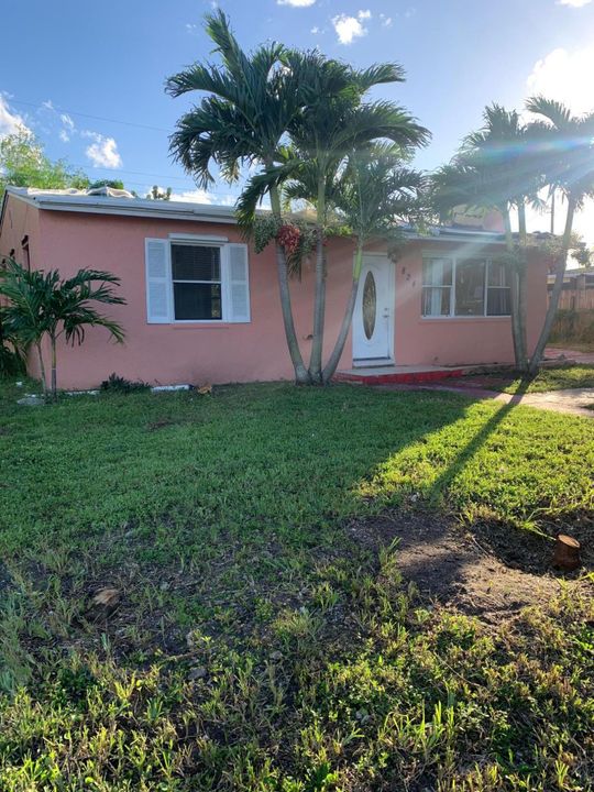 Recently Sold: $1,900 (3 beds, 1 baths, 936 Square Feet)