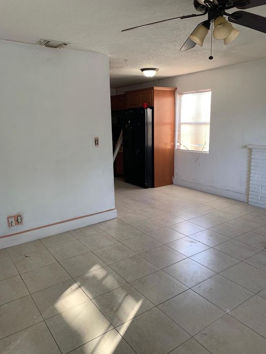 Vendido Recientemente: $1,900 (3 camas, 1 baños, 936 Pies cuadrados)