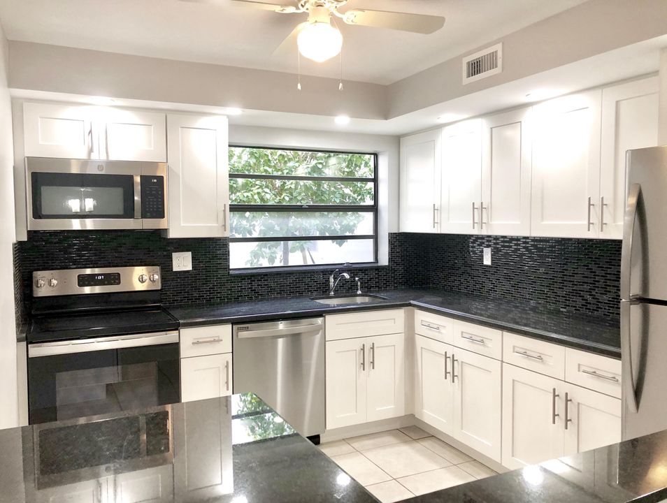 Recently Sold: $139,900 (2 beds, 2 baths, 1023 Square Feet)