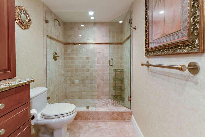 最近售出: $3,700 (2 贝兹, 2 浴室, 1239 平方英尺)