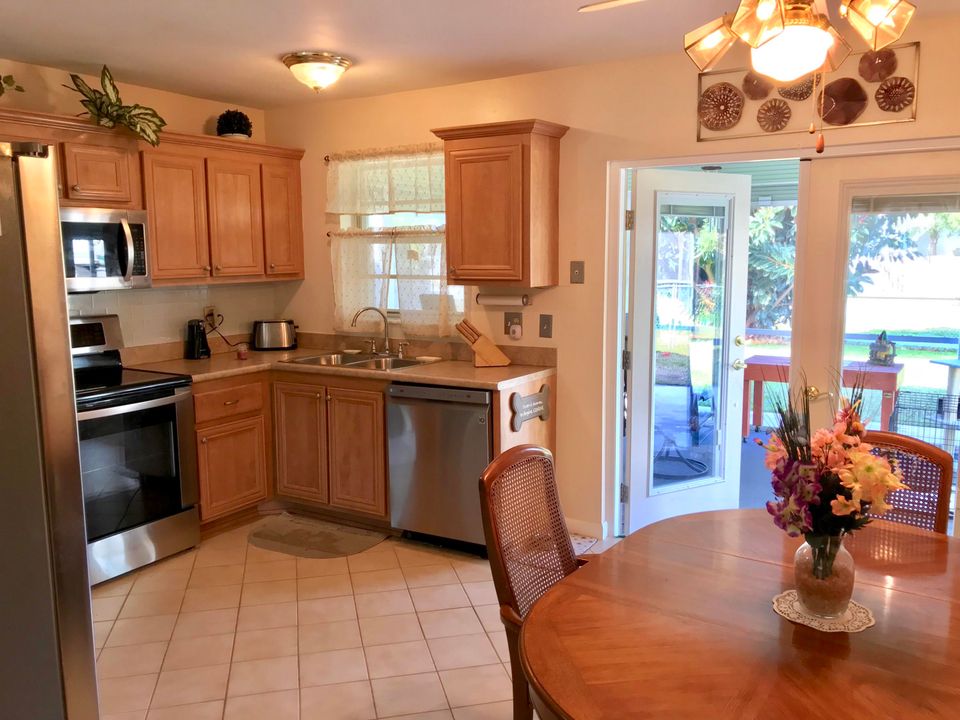 Recently Sold: $320,000 (2 beds, 2 baths, 1003 Square Feet)